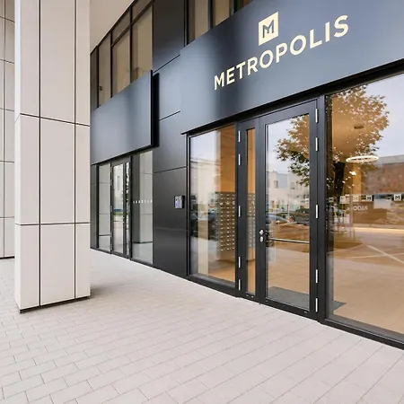 Metropolis - Luxury Infiniti - Free Parking