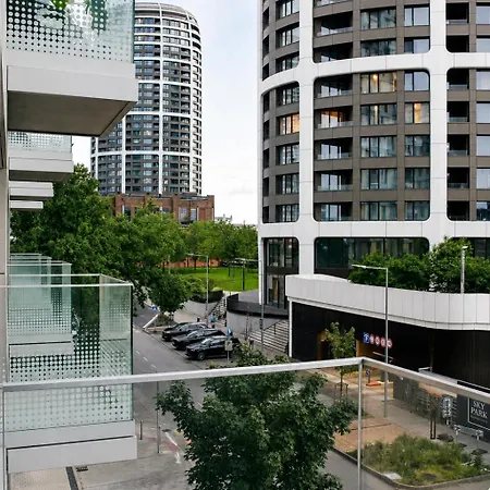 Metropolis - Luxury Infiniti - Free Parking